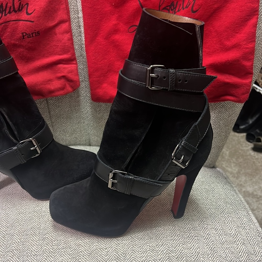Louboutin ankle boots just like new. Slightly worn and worn only 3 times. - Picture 4 of 4